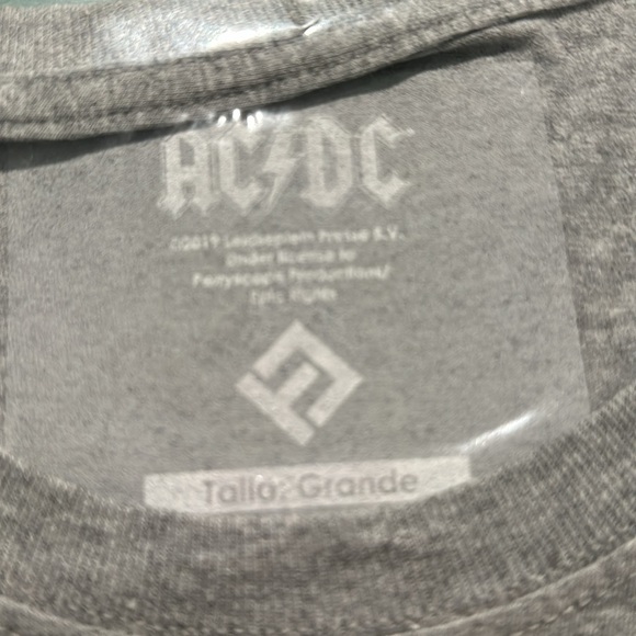 ACDC TEE NEW IN PACKAGING - Picture 3 of 3
